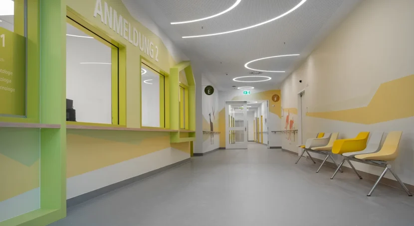 bethel-klinik-beleuchtung-im-gesundheitswesen-wartebereich-gang-leuchte-arbeitsplatz-glorious-superg