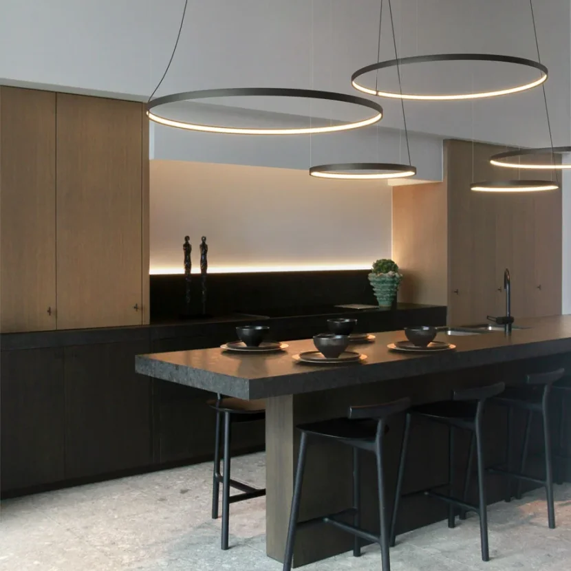 pl-spring25-glorious-silhouette-runde-leuchte-verschieden-konfigurierbar