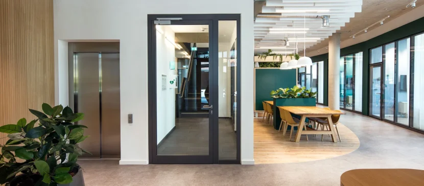 aok-gummersbach-beleuchtung-im-gesundheitswesen-buero-leuchte-arbeitsplatz-meetingroom-beratungsbereich-hypro-profilsystem-oiko-schienenstrahler