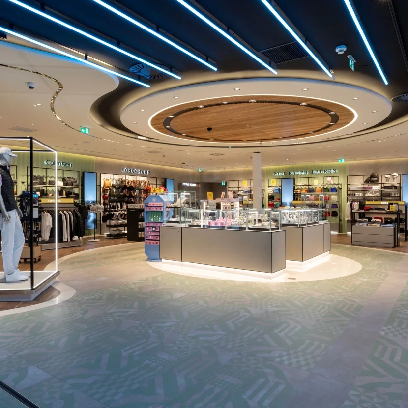 dutyfree-faro-einkaufszentrum-retail-scchienenstrahler-verkaufsbereich-centriq-mechaniq-imagine