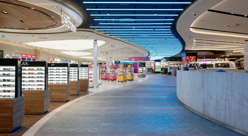 dutyfree-faro-einkaufszentrum-retail-spotstrahler-gang-centriq-mechaniq-imagine