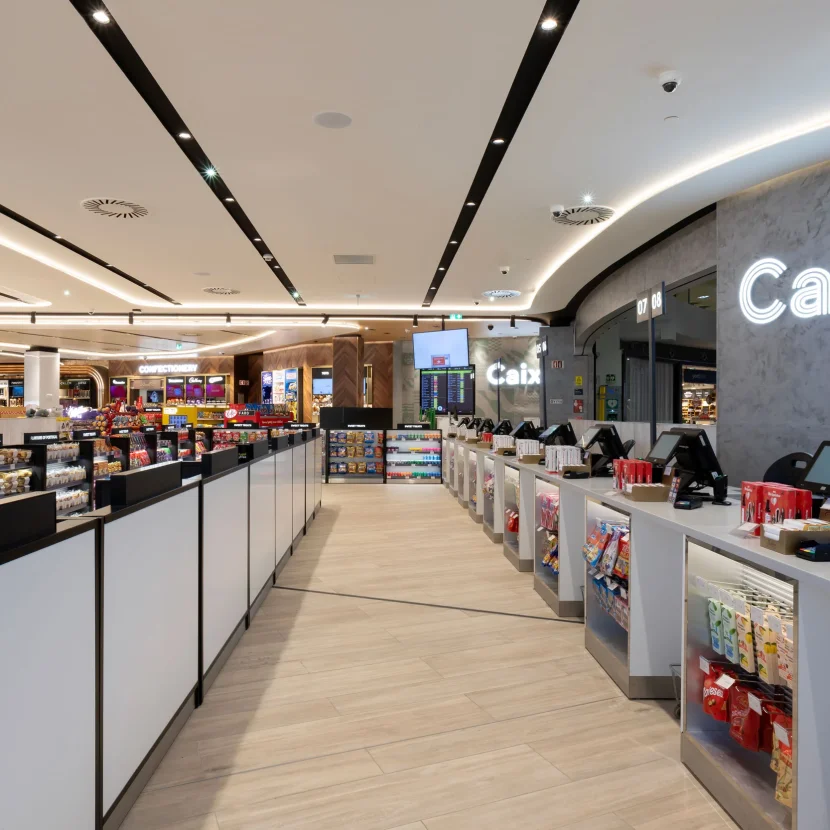 dutyfree-faro-einkaufszentrum-retail-spotstrahler-verkaufsbereich-kassa-centriq-mechaniq-imagine