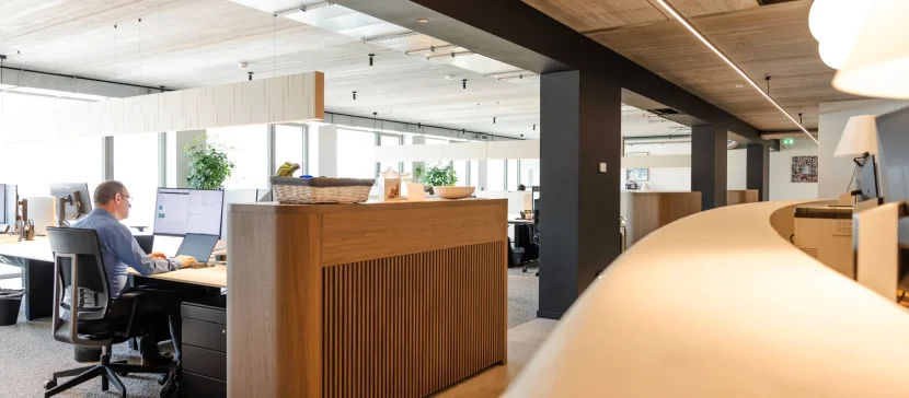 office-buero-arbeitsplatz-besprechungsraum-buerogebaeude-pendelleuchte-unity