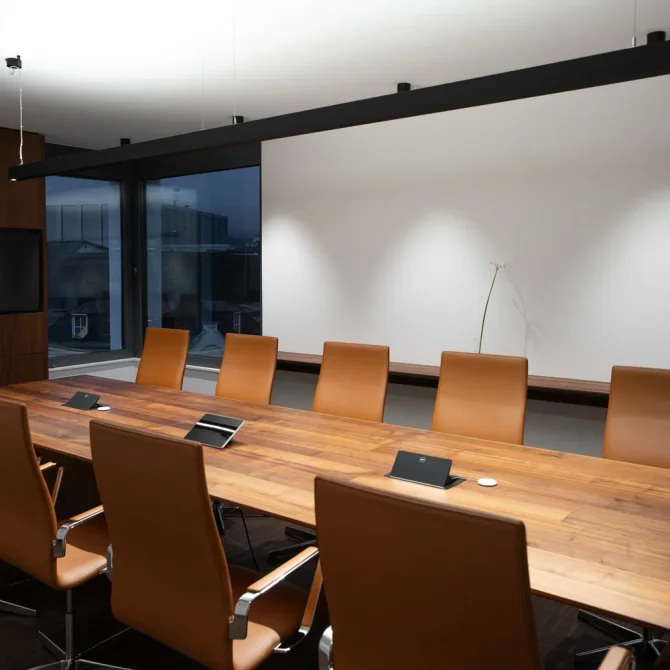 office-buero-besprechungsraum-leuchte-hypro