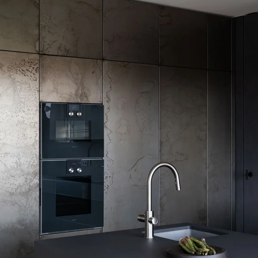 private-residence-kueche-arbeitsflaeche-anrichte-beleuchtung-imagine-minimal-track