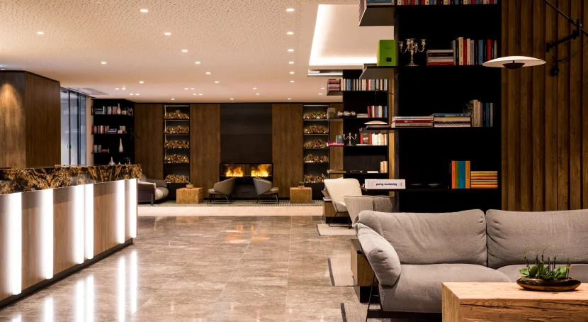 pro_achotel-marriott_04_invader_ret_hero