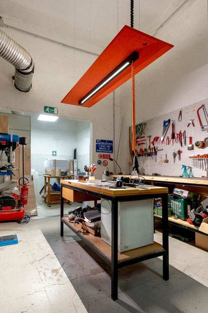 pluq-in-installation-beleuchtung-in-werkstatt