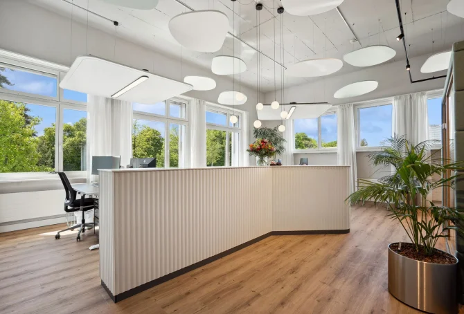 office-buero-arbeitsplatz-buerogebaeude-pendelleuchte-bilo-centriq