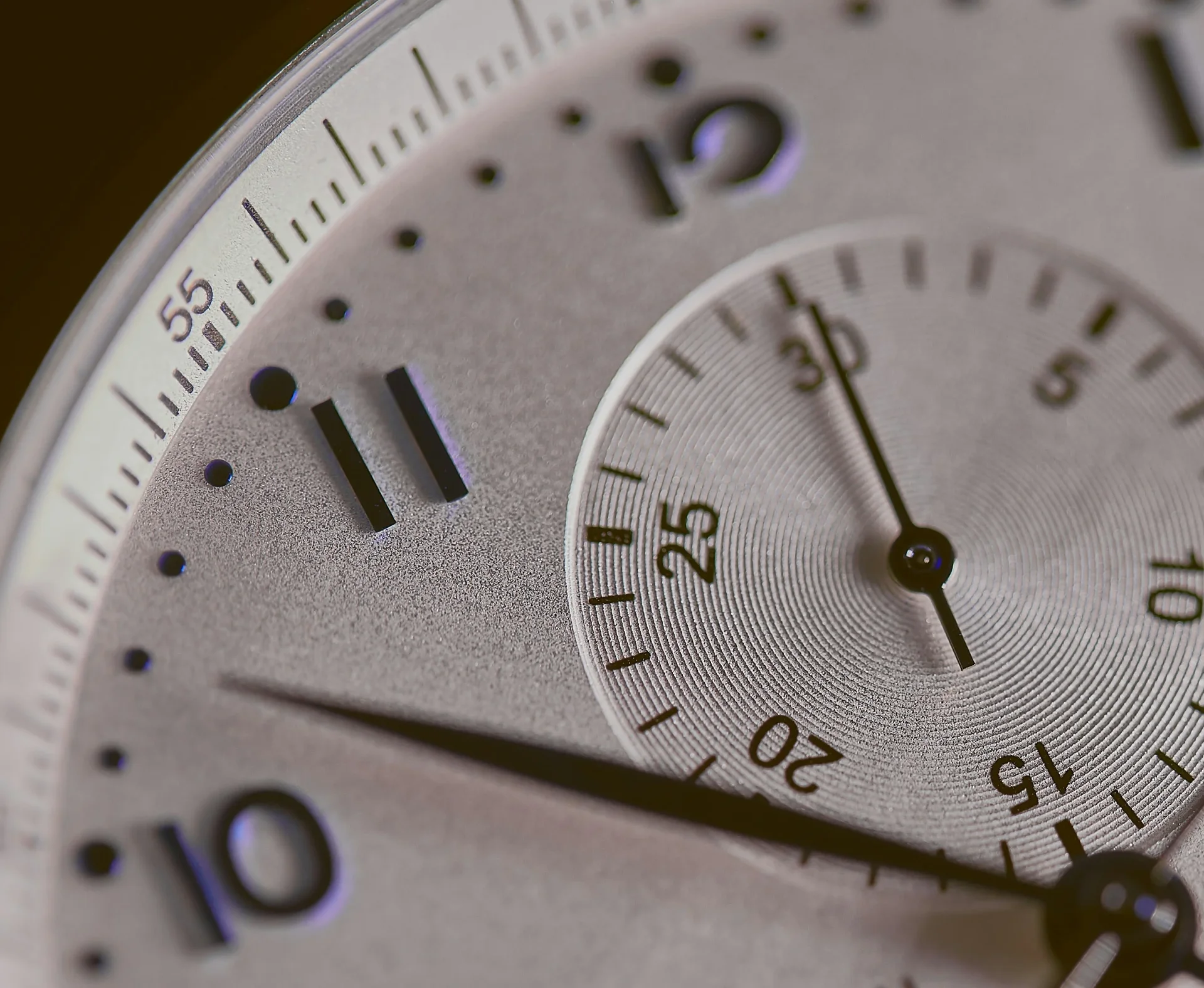 The perfect light in record time:
Configured in minutes, produced in our speed factory!